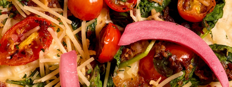 Popeye's Special - Alfredo, spinach, roasted tomato, applewood
bacon, and mozzarella