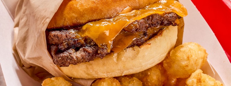 DOUBLE TROUBLE - Double patties, Cheddar cheese, sesame seed bun, Sliders’ sauce,
and caramelized onions, served with waffle fries